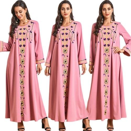 Plus Size Muslim Women Long Dress Elegant Ethnic Maxi Robe Islamic Clothing Abaya Arab O-neck Embroidery Long Sleeve Dress Gown