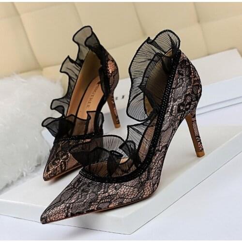 European and American Sexy Banquet Slimming Thin Heeled High Heel Shallow Mouth Pointed Side Hollow Crystal Lace Womens Shoes