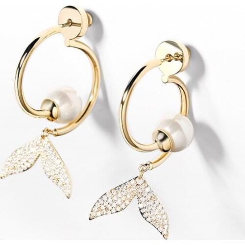 South Koreas New Fashion Fishtail Imitation Pearl Earrings Trend Cute Sweet And Elegant Party Dating Small Ear Jewelry Women
