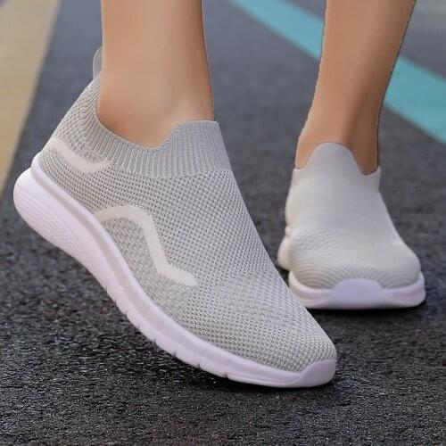 Fashion Women Running Shoes Lightweight Sneakers Mesh Breathable Lady Outdoor Sports Jogging Gym Trainers Non-slip Loafers