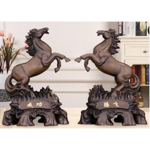 Horse arrives successfully to live in the living room wine cabinet decoration successfully tengfei office tabletop evocation