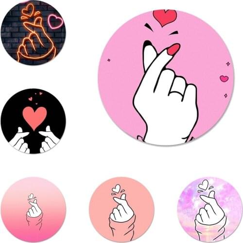 Love on the finger kpop heart Icons Pins Badge Decoration Brooches Metal Badges For Clothes Backpack Decoration