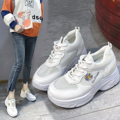 2021 Autumn Women Vulcanize Shoes Fashion New Casual Lace Up Little Daisy Platform Shoes Comfortable Breathable Casual Dad Shoes