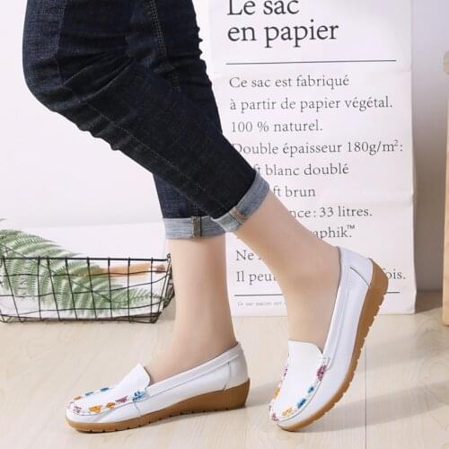 Twelve Color Large Size Leather Womens Shoes Moccasin Shoes Comfortable Mothers Shoes Beef Tendon Soft Bottom Increase Shoes