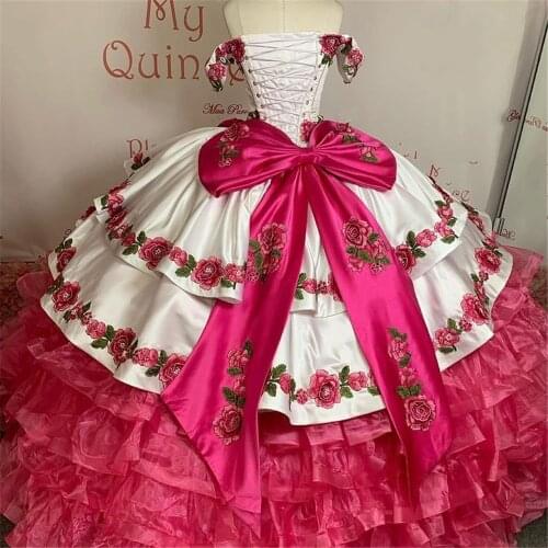 2021 Luxury White Ball Gown Quinceanera Dresses Sleeveless Sweetheart Off Shoulder Applique Sweet 16 Dress Party Wear