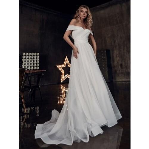 Off Shoulder Ruched Tulle In Stock Wedding Gowns Simple Buttons Custom Made Dance Party 2021 Plus Size Bridesmaid Bridal Dresses