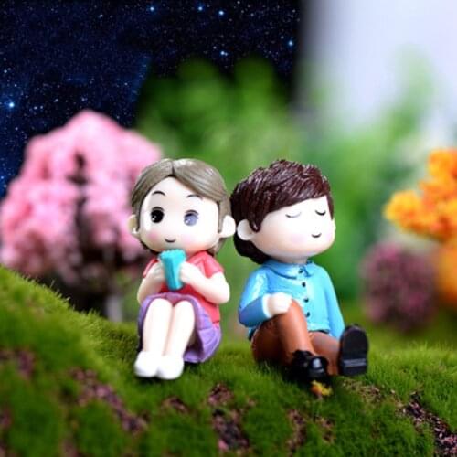 ZOCDOU 2 Pieces Lovers Sweethearts Girl Boy Student Romantic Starry Sky France Model Small Statue Figurine Crafts Miniatures