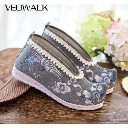 Veowalk Pearls Chains Women Cotton Fabric Hanfu Flat Shoes Chinese Tradition Embroidered Platform Shoes for Ladies Wedding