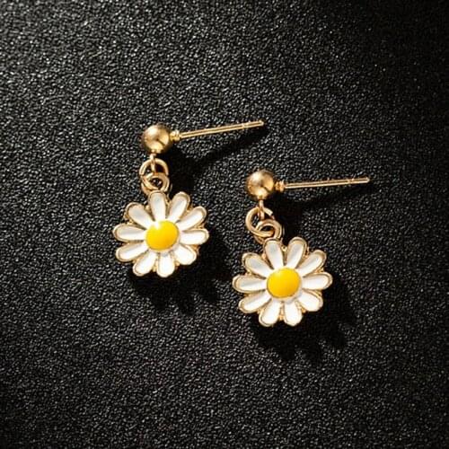 Korean Personality White Daisy Earrings Ethnic Flowers Earrings Girls Cute Earrings Womens Jewelry Brincos Factory Wholesale