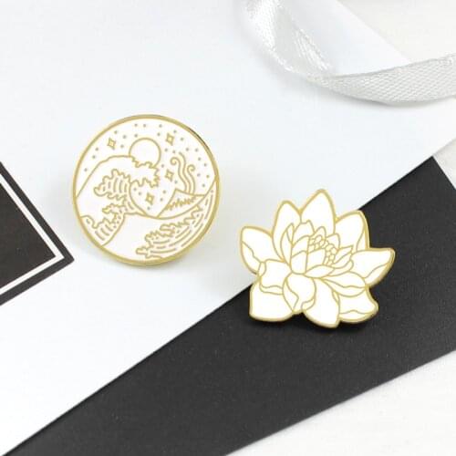 Lotus Wave Round Brooch Seaside Star Moon Ocean Plant Enamel Pin Badge for Bag Lapel Hat Coat Neutral Japanese Gifts Friends