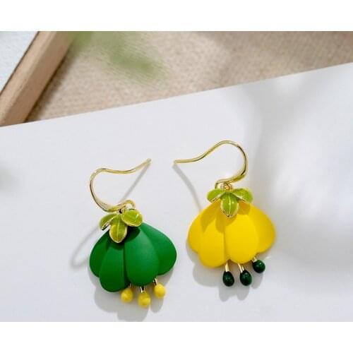 U-Magical Korean Orange Yellow Contrasted Flower Dangle Earring for Women Textured Asymmetry Green Leaf Plant Earring Jewelry
