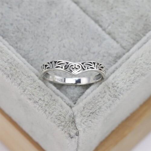Best selling European and American S925 silver fashion simple V-shaped wedding ring hollow heart-shaped creative jewelry