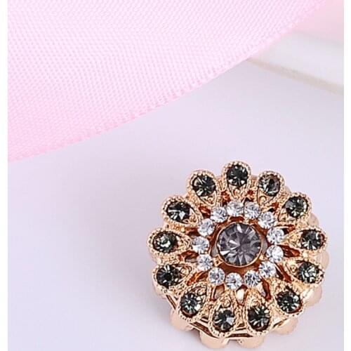 2pcs New Magnet Rhinestones Flower Brooches for Women Muslim Scarf Hijab Brooch No Hole Pins Fashion Jewelry Luxulry Accessories