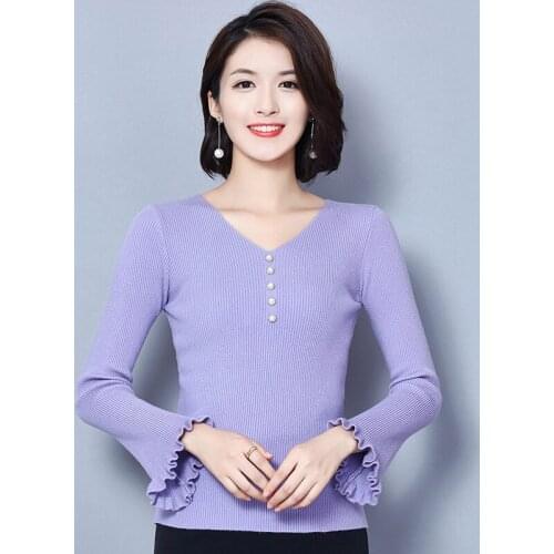 2018 Autumn New Pattern Self-cultivation Thin Sweater Temperament Fashion V Word Lead Horn Sleeve Rendering Unlined Upper