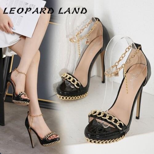 LTARTA 2021 Summer Womens Shoes Fashion Metal Chain Stiletto Heels Water Platform T-buckle Open Toe Womens Sandals CWF
