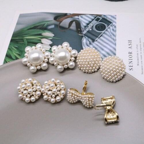 Elegant Pearls Geometric Alloy Sweet Clip Earrings