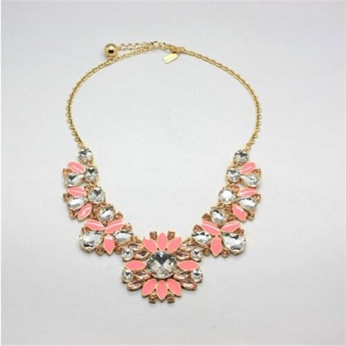 European and American Pink Flower Necklace Short Clavicle Exaggerated Dress Chain Dinner Fashion Trend Luxury Accessory Necklace