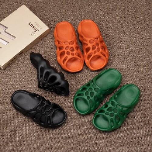 Summer mens new fashion wear hole thick bottom one line sandals and fashionable womens couple slippers
