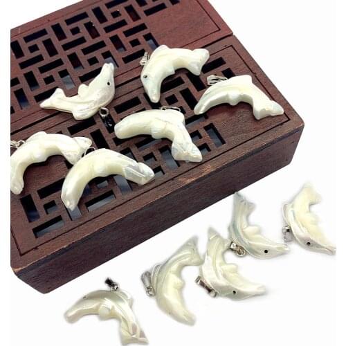 5pcs/bag Natural Shell Sea Shell Pendant Dolphin-shaped White Carving DIY Necklace Pendant Jewelry Gift Crafts Decoration Charm