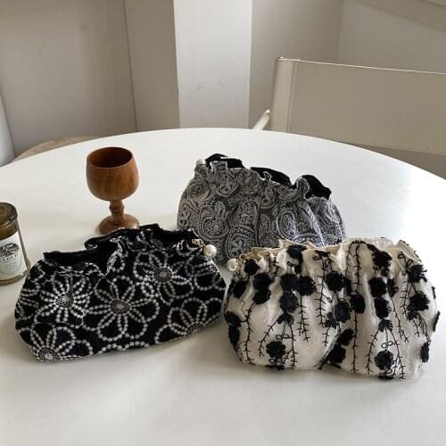 Embroidered Cosmetic Bag Women Evening Clutch Makeup Bag Floral Toiletry Organizer Bags Female Zipper Cosmetic Pouch Beauty Case