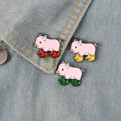 Cute pink pig wearing boots fashion styling personality brooch pet shop kids clothes jewelry friends decorating gifts