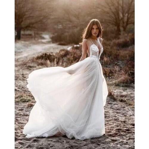 Sexy Deep V-Neck Wedding Dresses Lace Spaghetti Straps Backless 3D Flowers Applique Tulle Bridal Gowns Beach A-line Vintage Robe