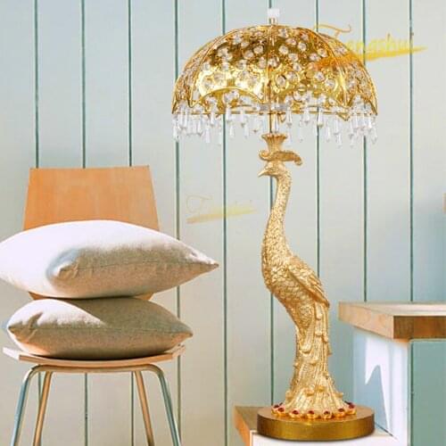 Nordic Peacock LED Table Lamp Modern Golden Crystal Table Lights Luxury Home Decor Lamp Villa Study Living Room Indoor Lighting