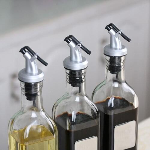 2pcs Plastic Bottle Stoppers For Wine Oil Reusable Vacuum Sealed Nozzle Sprayer Dispenser Bottle Stopper Bottle Cap Plug
