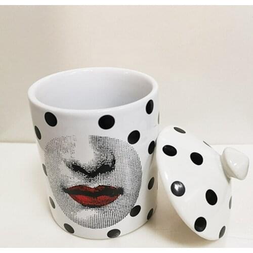 Black Pot Red Mouth Scented Candle Holder Ceramic Tower Type Jar with Lid Italianate Home Decoration Aromatherapy Bottle