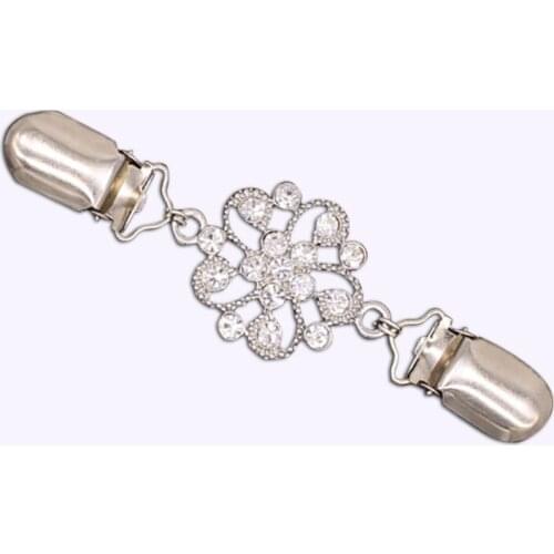 Classic Flower Crystal Inlaid Clothing Clips for Women Cardigan Sweater Blouse Pin Female Shawl Brooch Clothing Girls Clip