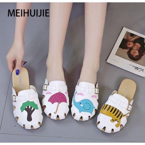 Korean Nurse Clogs Medical Anti-skid Flat Shoes womens Hole Slipper Non-slip Lab Beach Clogs Breathable Summer Work Shoes