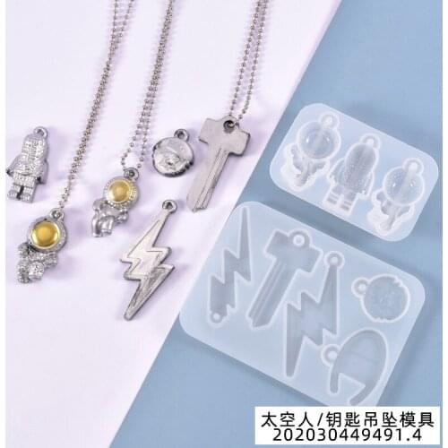 DIY Crystal Silicone Mold Cute Spaceman Lightning Key Chain Necklace Pendant Casting Resin Mold Jewelry Making Accessaries