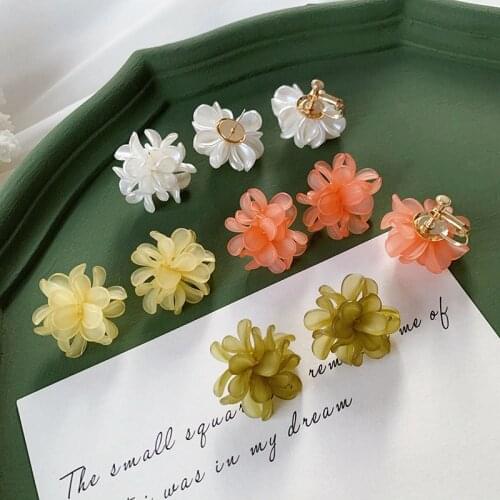 UJBOX Acrylic Resin Flower Earrings Women Petal Stud Earrings No Piercing Earrings for Girls Birthday Gift