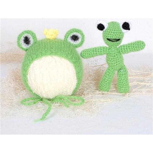 Newborn Frog hat Hand knitted baby frog bonnet with toy set Newborn photography props Lovely bonnet hat matching toy photo props
