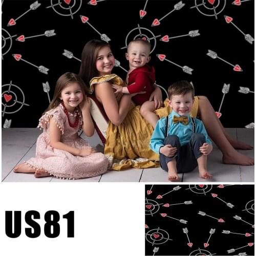 Drawn Love Arrows Pattern On Black Background Baby Kid Photo Booth Backdrop Photography Studio Portrait Valentines Day Wallpaper