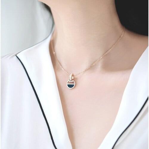 YUN RUO 2018 New Arrival Rose Gold Color Black White Shell Zircon Pendant Necklace Fashion Titanium Steel Woman Jewelry Not Fade