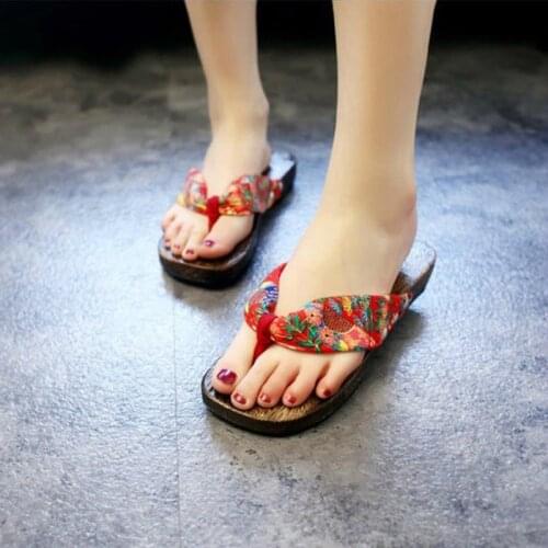 Womens Flip Flops Wooden Slippers Japanese Traditional Kimono Clogs Shoes Womens Flat Heel Clogs Flip-foot Clogs