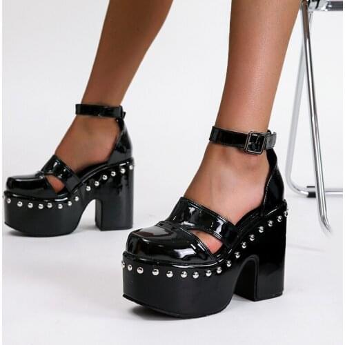 2021 New Womens Thick High-Heeled Sandals Thick-Soled Round-Toe Patent Leather Rivet Hollow Buckle Performance Nightclub Shoes