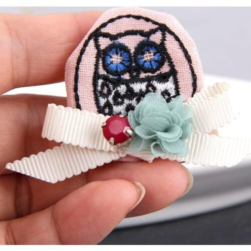 Sweet Fabric Embroidery Cartoon Owl with Red Rhinestone Ribbon Bow Tiny Flower Brooch Lapel Pins Kids Children Badge Cloth Art