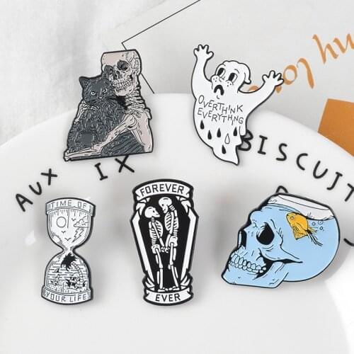 Creative skull life hourglass fish tank goldfish cat skull lover coffin enamel brooch halloween pin badge friend jewelry gift