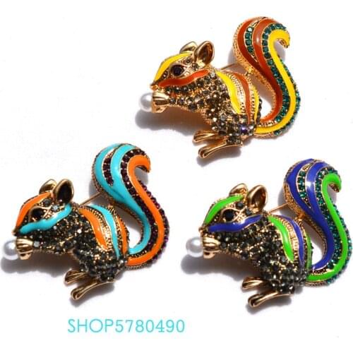 Lovely Squirrel Mix Color Painted Cute Animal Brooch for Women Rhinestone Breast Pin Girl Dress Garments Accessories Lady Gifts