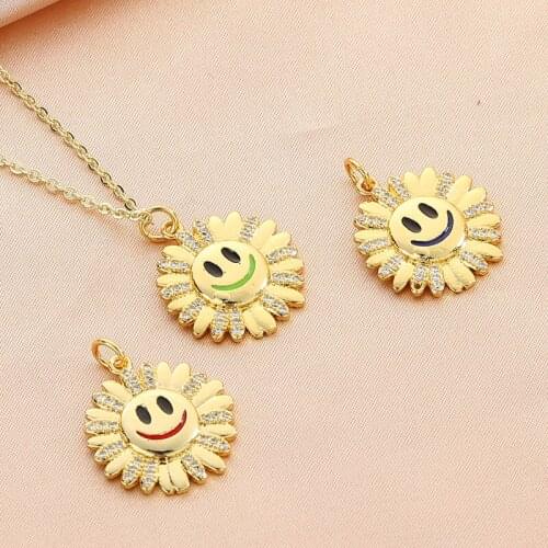 2021 New Fashion Sun Flower Necklace For Woman Smiley Face Exquisite Retro Trend Pendant Gift Banquet
