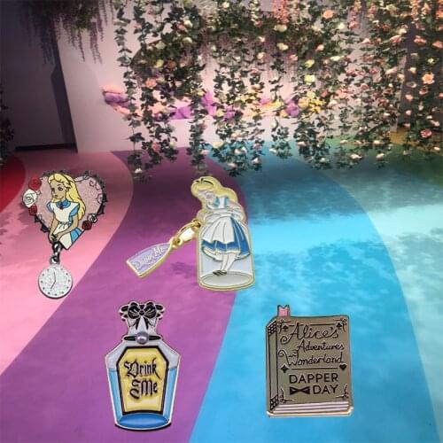 Alice in Wonderland Series Brooch Set Glitter Heart Drink Me Badge Accessory