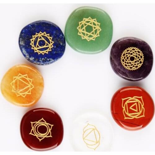 Assorted 7 pcs/lot Natural Engraved stone Irregular Pocket Palm stones Crystal Reiki Quartz Healing Chakra with Free pouch