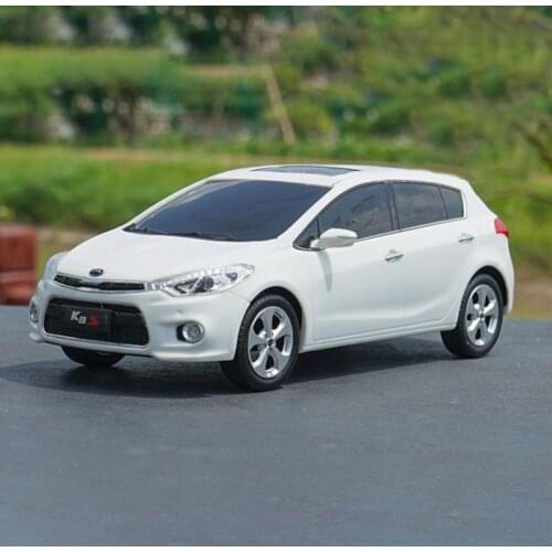 Diecast 1/20Scale Kia K5 Bluetooth Audio Alloy Car Model K3S Simulation Model Cars Metal Classic Adult Collection Gift Hot Toys
