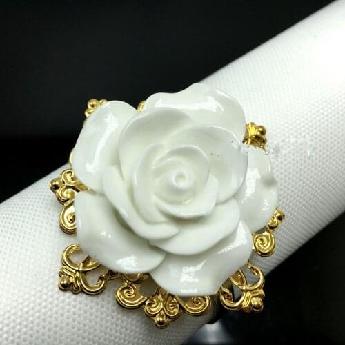 Elegant white Rose flower Napkin Rings Gold color Hoops Romantic Nice Looking Hotel Wedding Banquet Table Decoration