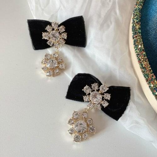 South Korea 2020 new velvet high-grade earrings, retro palace style bow studded with rhinestone earrings, womens party jewelry