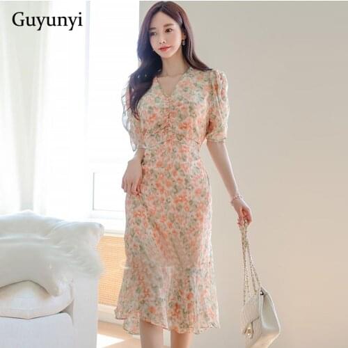 French Vintage Dress 2021 Summer Simple Floral V-Neck Small Folds High Waist Temperament Elegant Party Womens Dresses