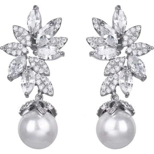 Bettyue New Fashion Statement AAA Zirconia Symmetry Leaves Shape With Pearl Gorgeous Earring For Women Attending Party Jewelry