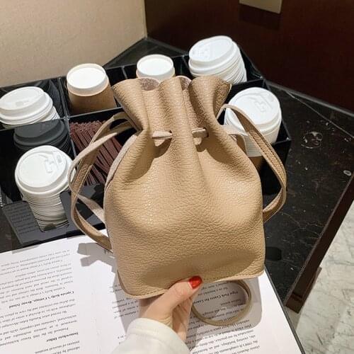 Women Vintage Tassel Small Bucket Bags High Capacity Shoulder Bag New Female PU Leather Korean Style Messenger Bag Crossbody Bag